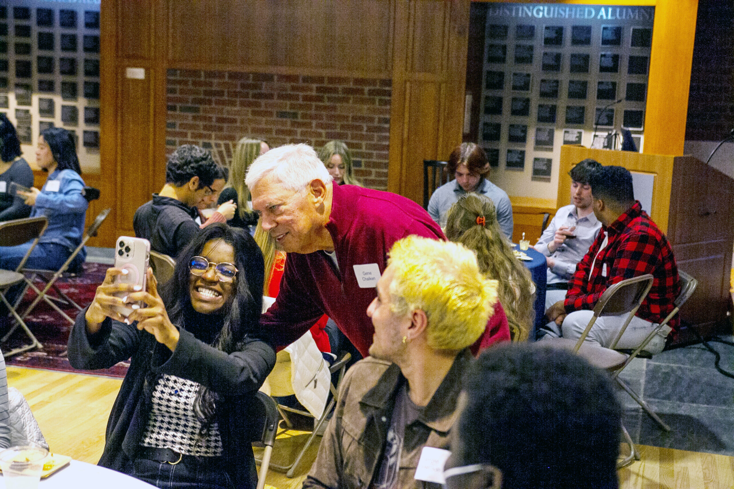 Gene and Roz Chaiken interact with Chaiken Scholars at the 2022 Chaiken Scholars Reception.