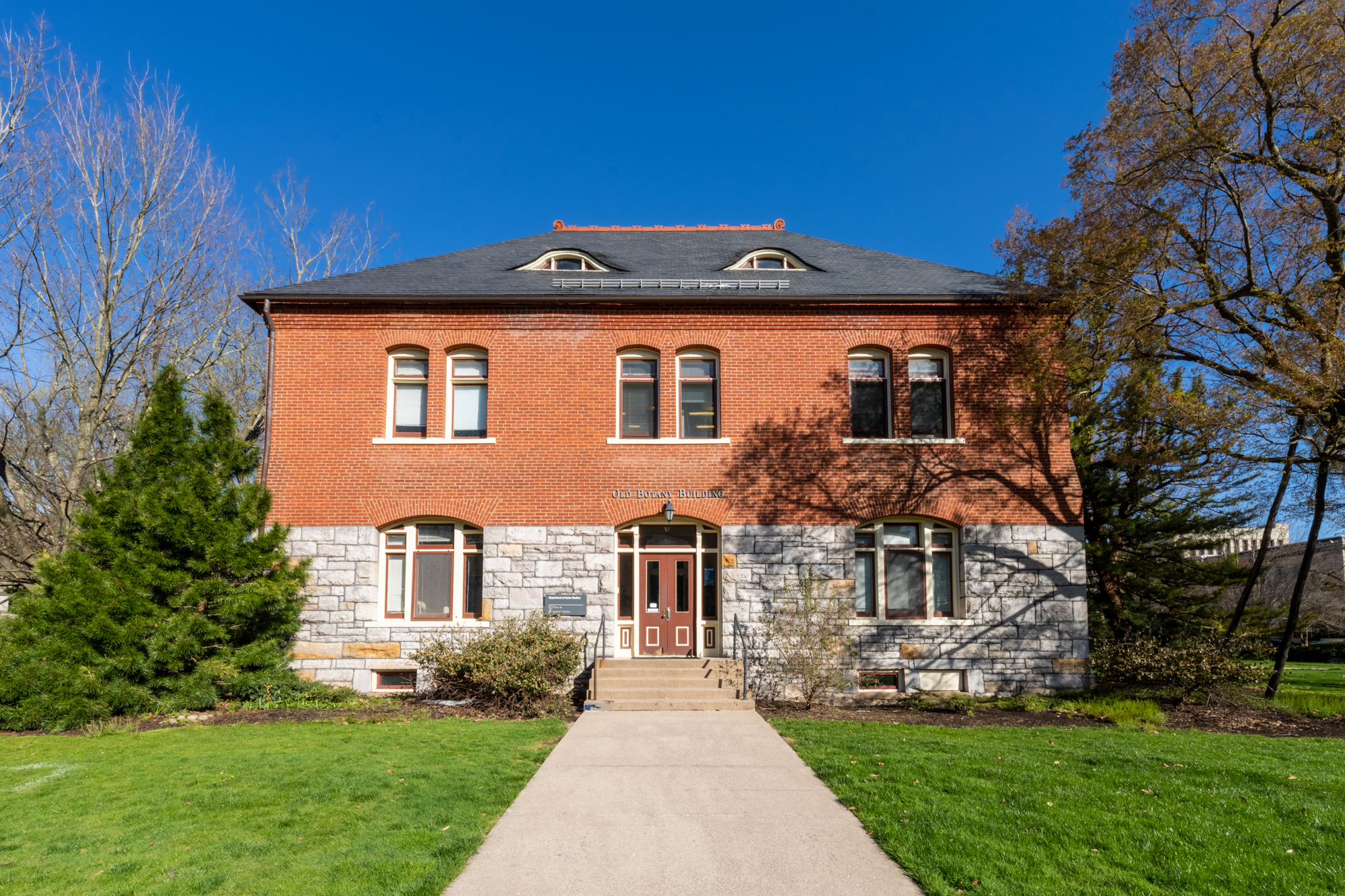 The main entrance to Old Botany Building in 2022