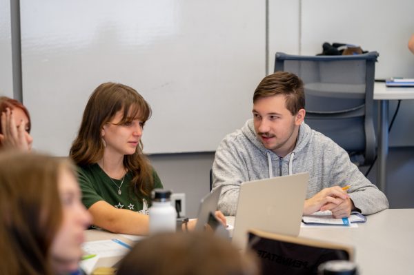 Students interact during a first-year seminar during the fall of 2022