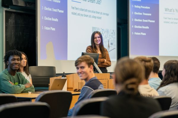 Kenzie Flanders, president of the Liberal Arts Undergraduate Council, leads a meeting of the organization in the fall of 2022.