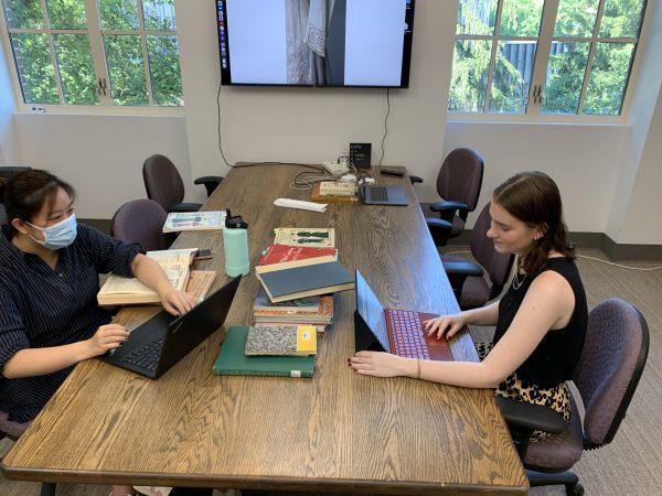 Megan Neely completes research with the Center for Virtual and Material Studies during the summer of 2021.