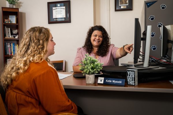 Katie Wysocki, director of the Career Enrichment Network, meets with student Maddie Lapetina for a career coaching session.