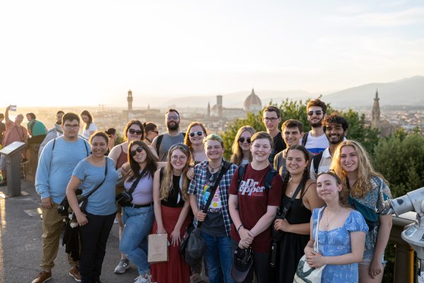 Students in CAMS/HIST 199 Roman Cities at Piazzale Michelangelo in Florence, Italy in June 2022.